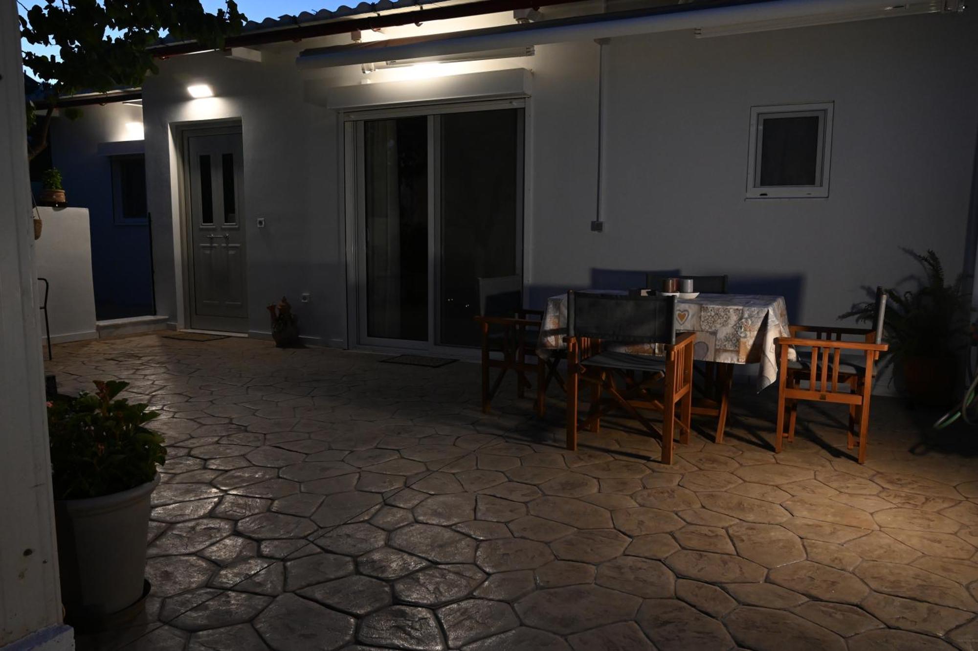 Evita'S Guesthouse Agia Marina Mikrolimanou Exterior photo
