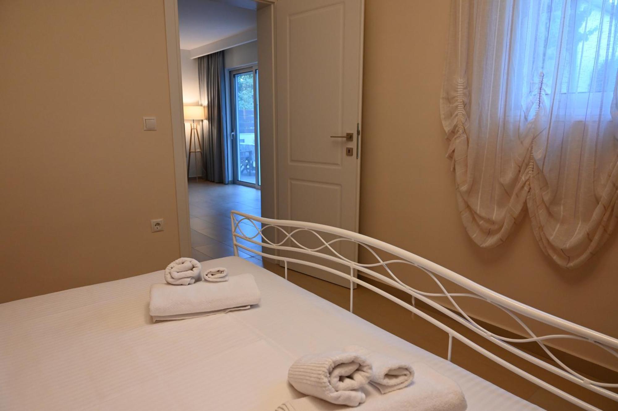 Evita'S Guesthouse Agia Marina Mikrolimanou Exterior photo